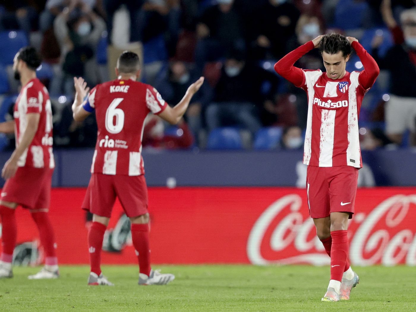 Atletico Madrid bộc lộ nhiều vấn đề trong phòng ngự.