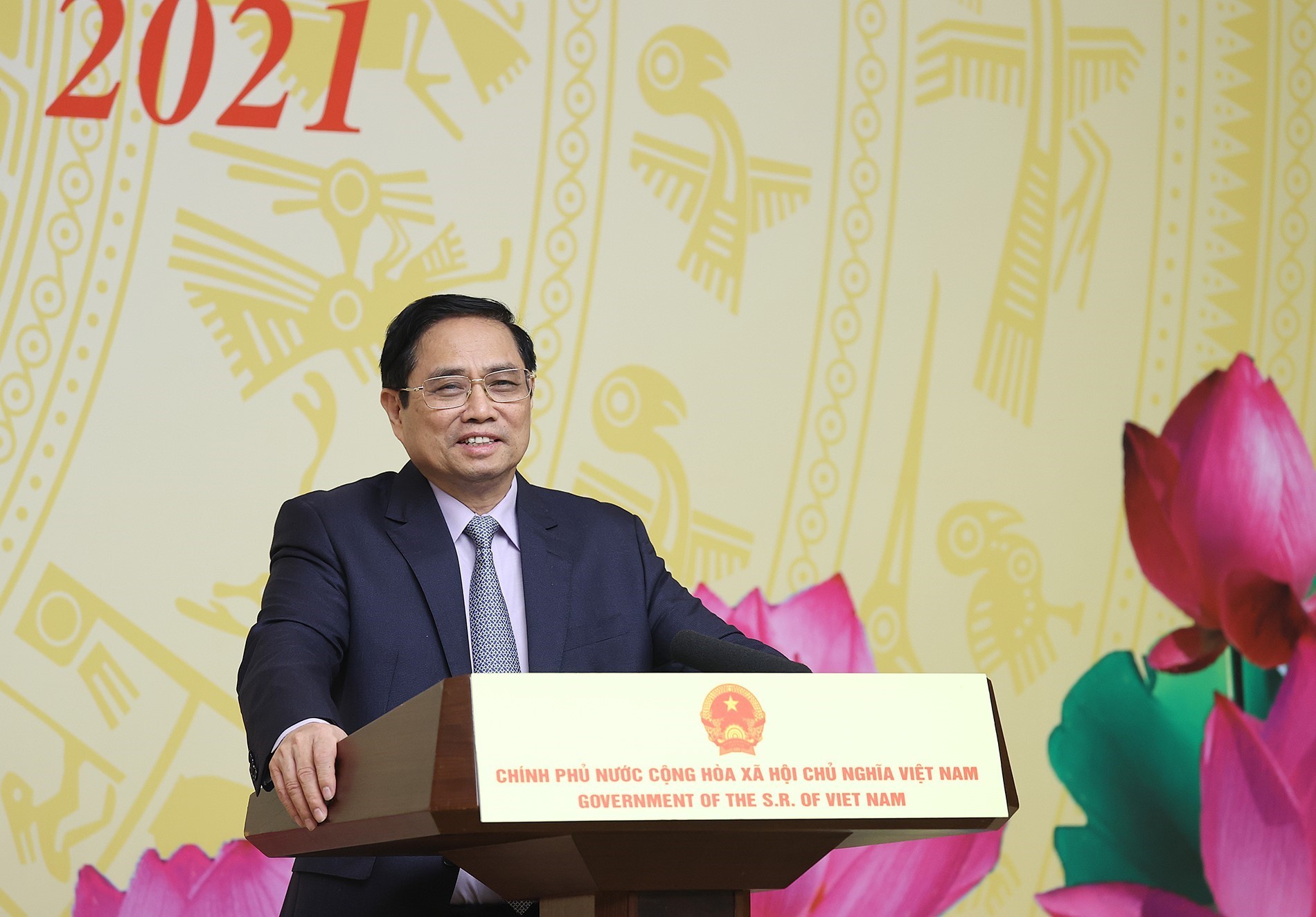 Thủ tướng Phạm Minh Chính phát biểu tại buổi gặp nhà giáo, cán bộ quản lý giáo dục  tiêu biểu. Ảnh: DƯƠNG GIANG