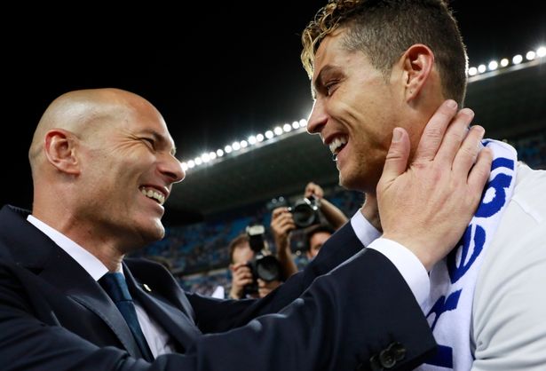 Người hâm mộ kỳ vọng sự kết hợp giữa Zinedine Zidane và Cristiano Ronaldo sẽ đưa Manchester United trở về thời hoàng kim.