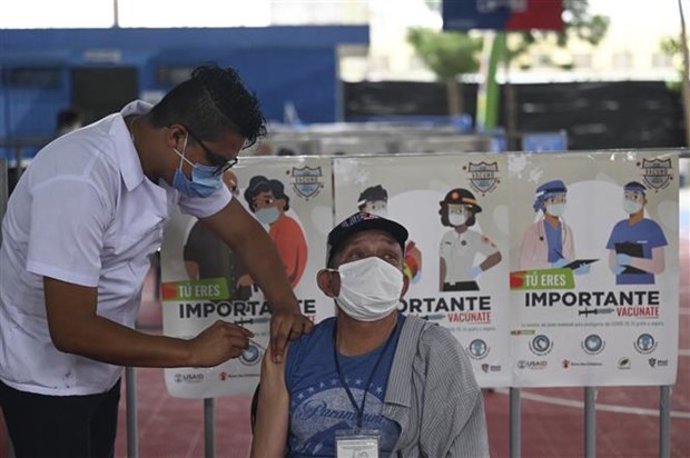 KMột điểm tiêm chủng vắc xin ngừa COVID-19 ở Guatemala City (Guatemala).