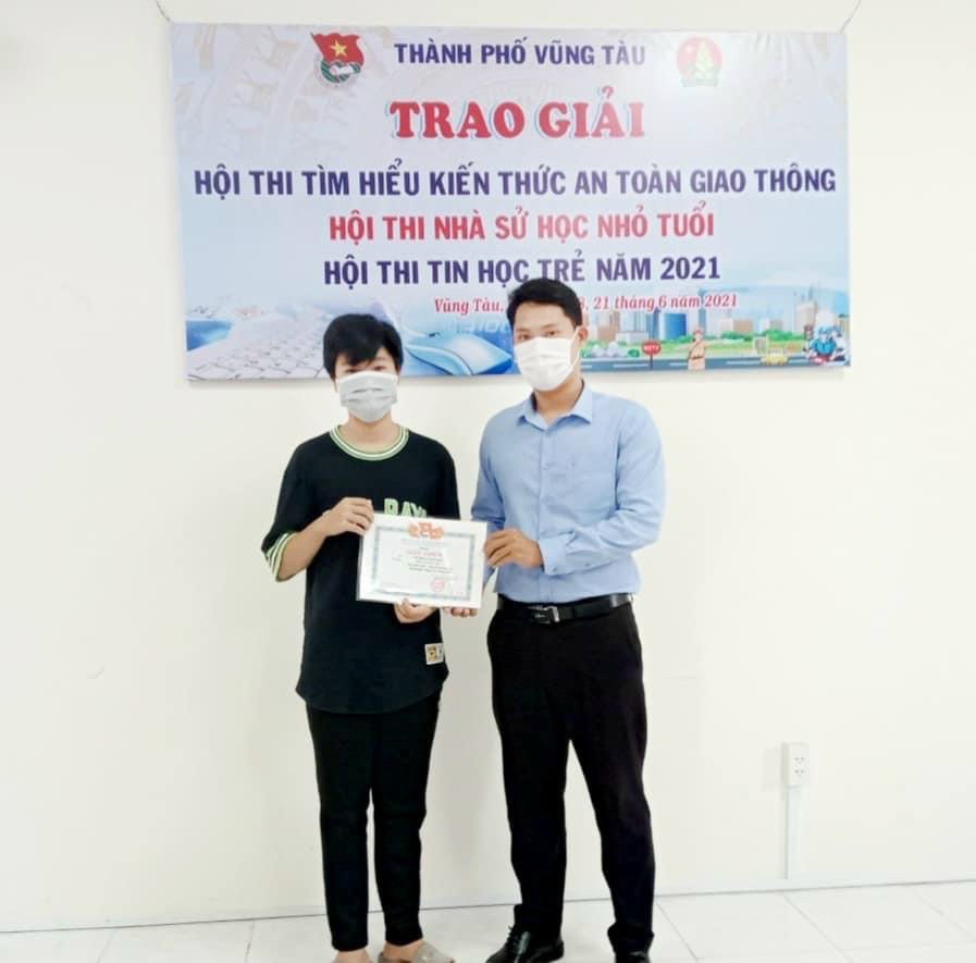 Tại hội thi Tin học trẻ năm 2021, Minh Phương liên tiếp đạt hai giải Nhất cả ở cấp thành phố và cấp tỉnh.