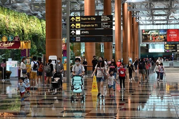 Du khách tại sân bay quốc tế Changi của Singapore.