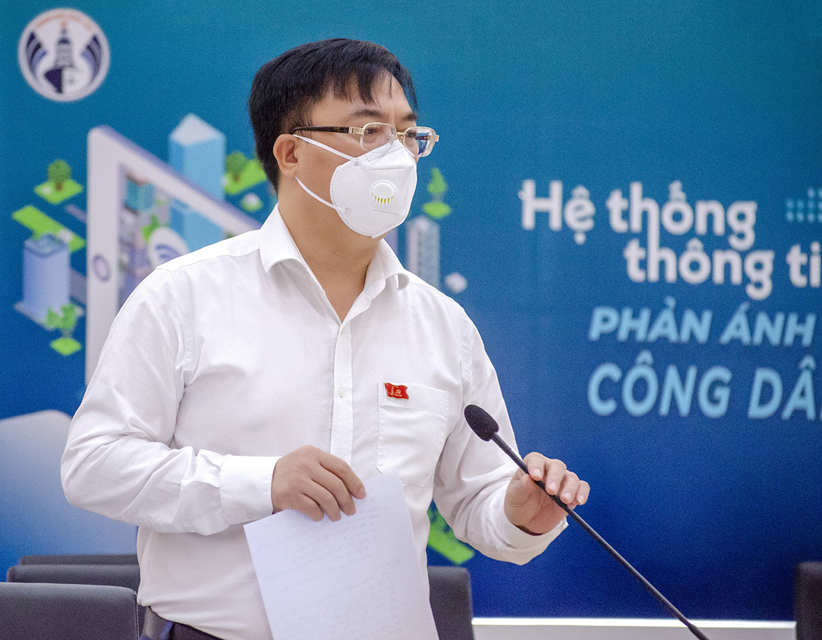 Ông Hoàng Vũ Thảnh, Phó Bí thư Thành ủy, Chủ tịch UBND TP.Vũng Tàu phát biểu về  việc thực hiện các nhiệm vụ phát triển KT-XH, các khâu đột phá của thành phố, công tác bảo đảm an ninh quốc phòng, xây dựng Đảng.