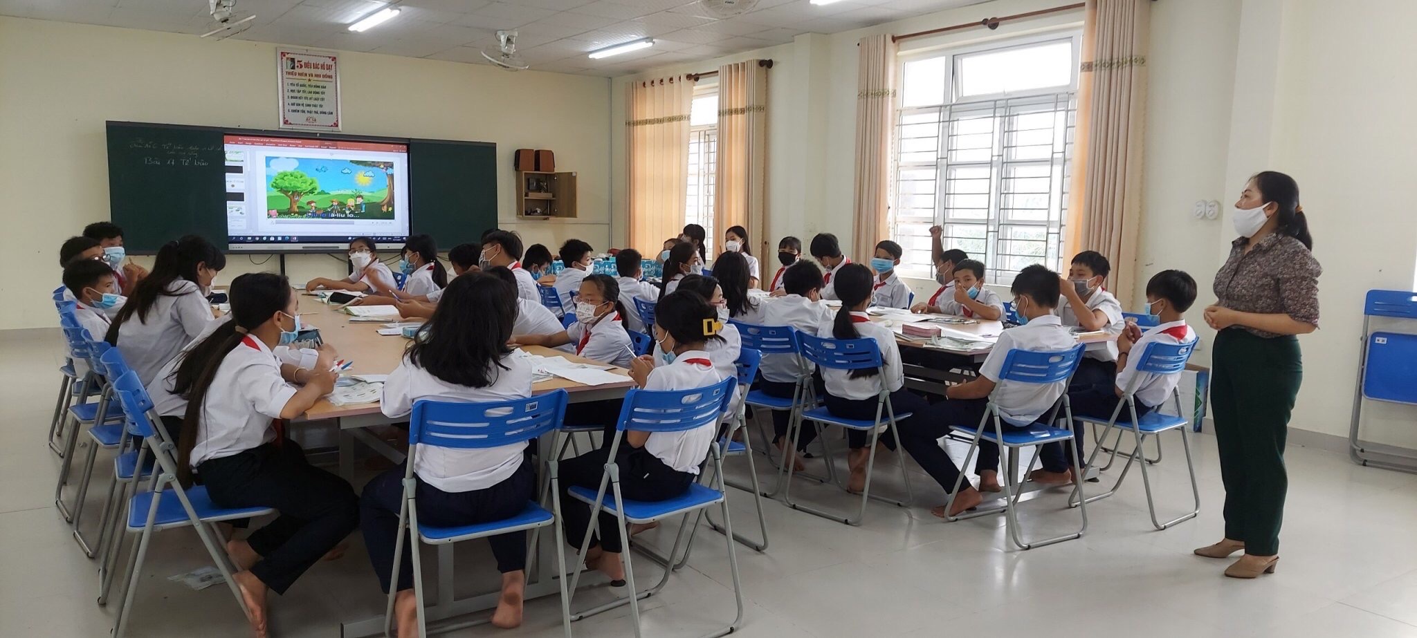 Tiết học Khoa học Tự nhiên của HS lớp 6A (Trường THCS Lê Hồng Phong, huyện Côn Đảo).