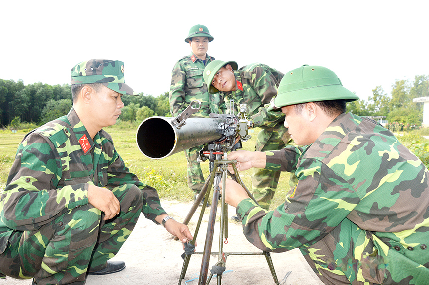 Lực lượng vũ trang tỉnh tham gia huấn luyện sẵn sàng chiến đấu.