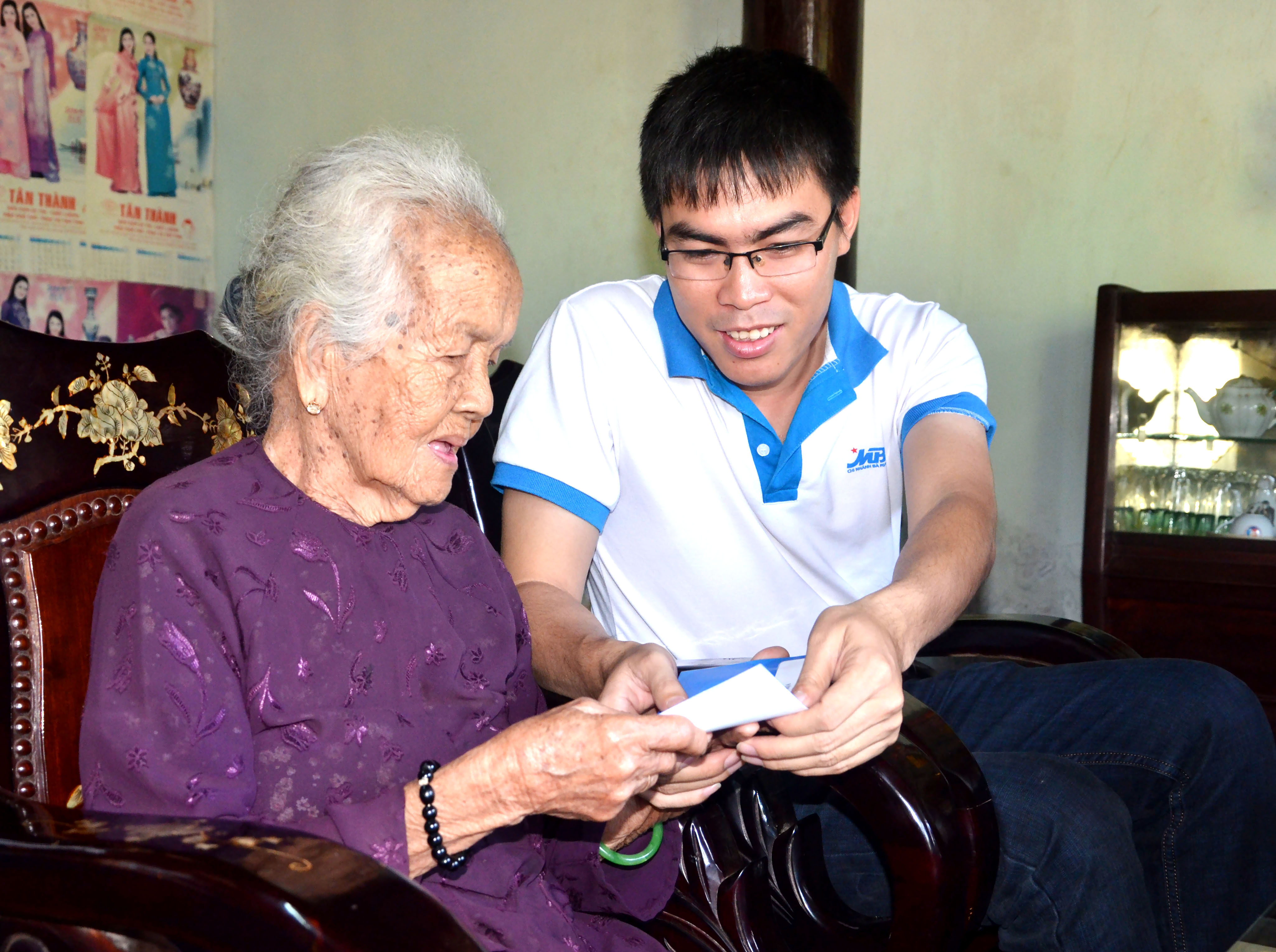 Phong trào nhận phụng dưỡng, chăm sóc suốt đời các Mẹ Việt Nam Anh hùng đã nhận được sự quan tâm, hưởng ứng mạnh mẽ của cộng đồng, xã hội.