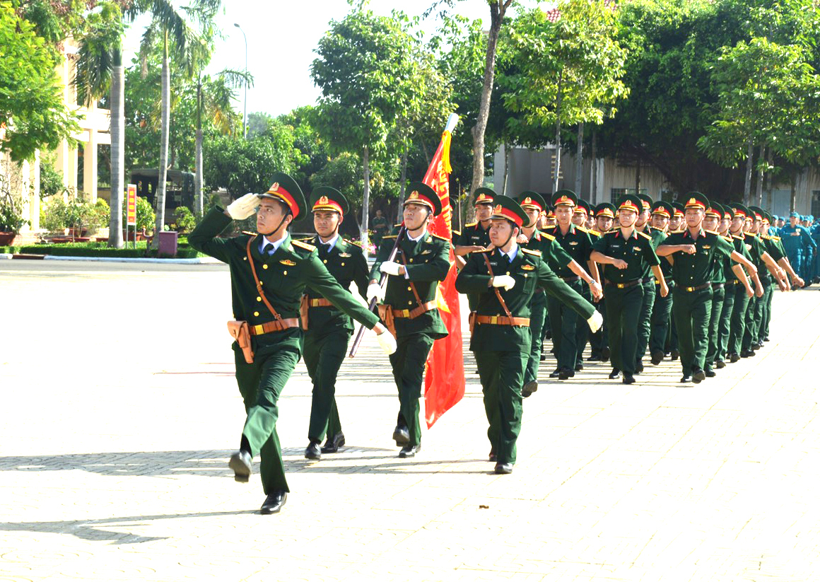 Lực lượng vũ trang tỉnh tham gia duyệt binh.