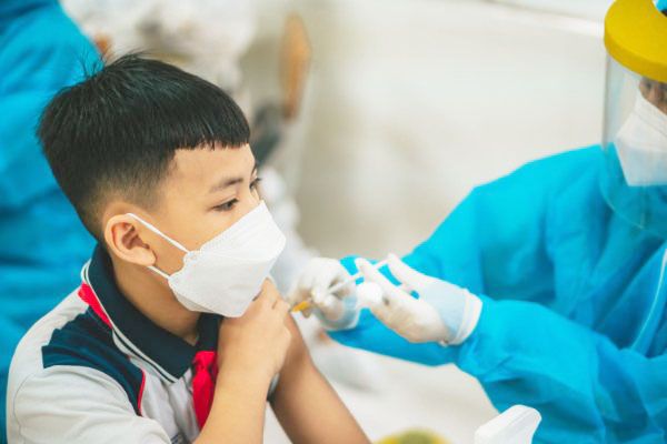 Bộ Y tế đề nghị các địa phương hoàn thành tiêm mũi 2 cho trẻ tử 12-18 tuổi trong tháng 1/2022. Ảnh: THÁI NGÔ