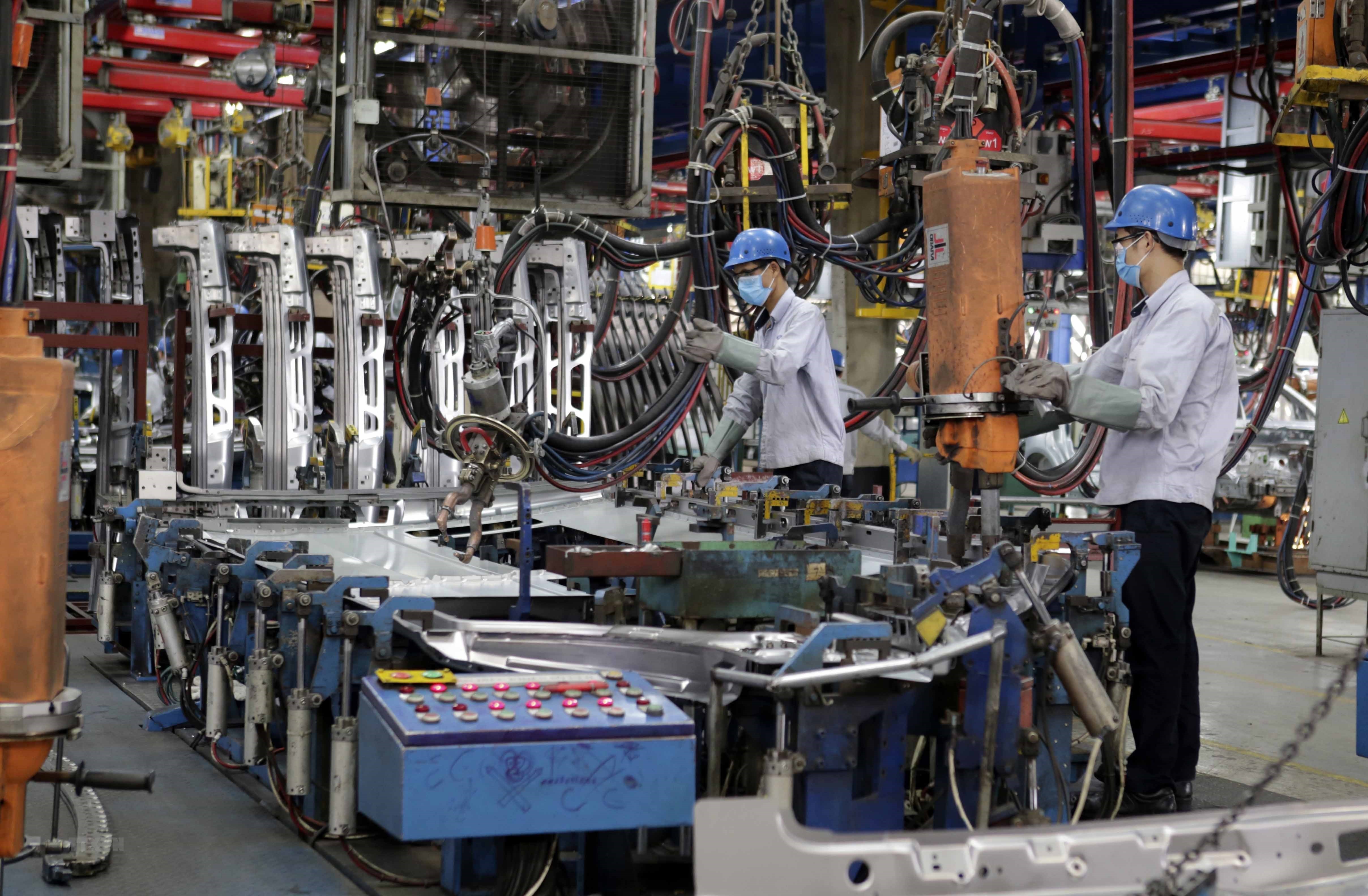 Sản xuất xe ôtô tại nhà máy Ford Hải Dương.