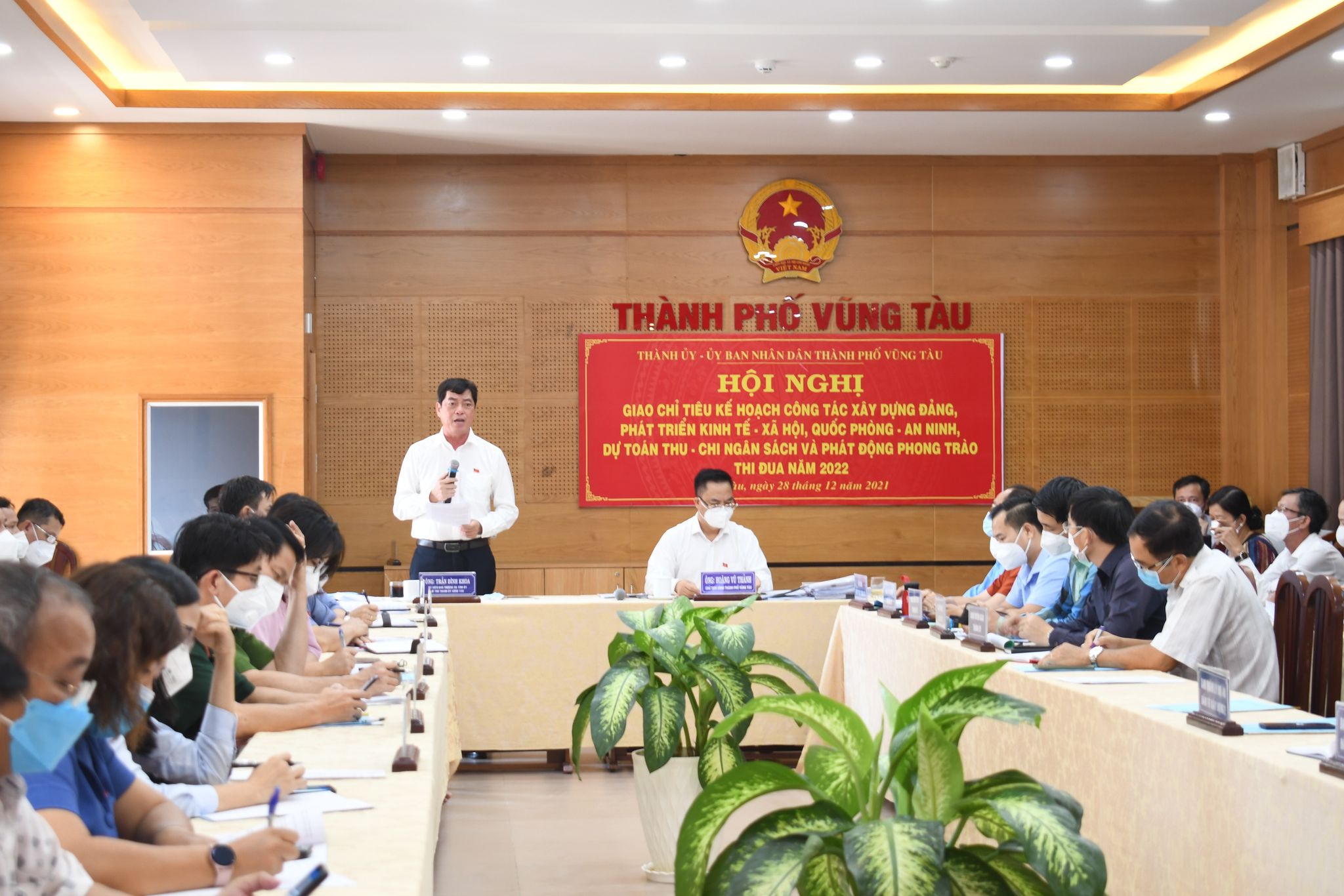 Ông Trần Đình Khoa, Ủy viên Ban Thường vụ Tỉnh ủy, Bí thư Thành ủy Vũng Tàu phát biểu chỉ đạo tại Hội nghị.