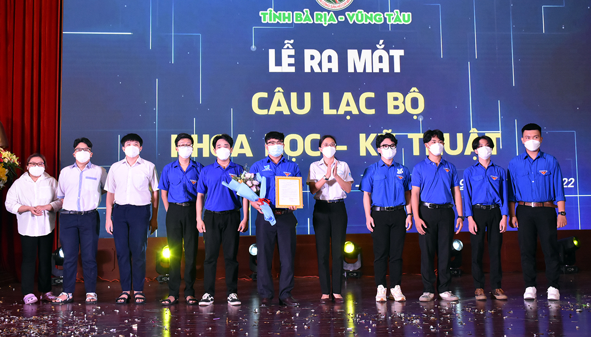 CLB Khoa học - Kỹ thuật cấp tỉnh ra mắt tại Lễ kỷ niệm.