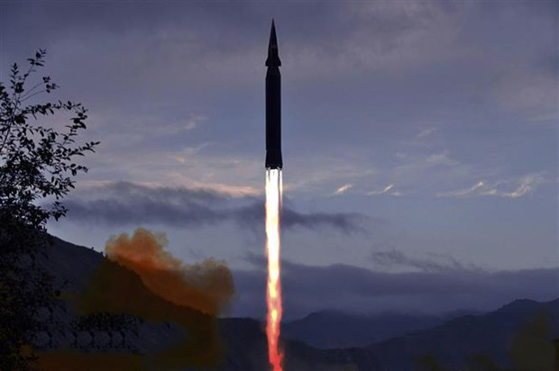Tên lửa siêu thanh mới Hwasong-8 được phóng thử thành công tại Toyang-ri thuộc huyện Ryongrim, tỉnh Jagang, Triều Tiên ngày 29/9/2021.
