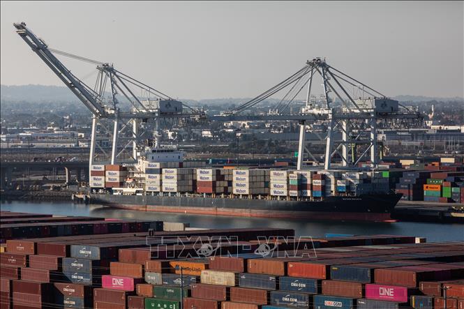 Cảng container tại Long Beach, bang California (Mỹ).