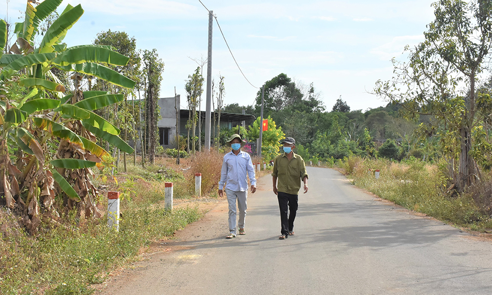 Con đường trải nhựa khang trang qua thôn Tân Phú (xã Bàu Chinh) hoàn thành và đưa vào sử dụng cuối năm 2020.