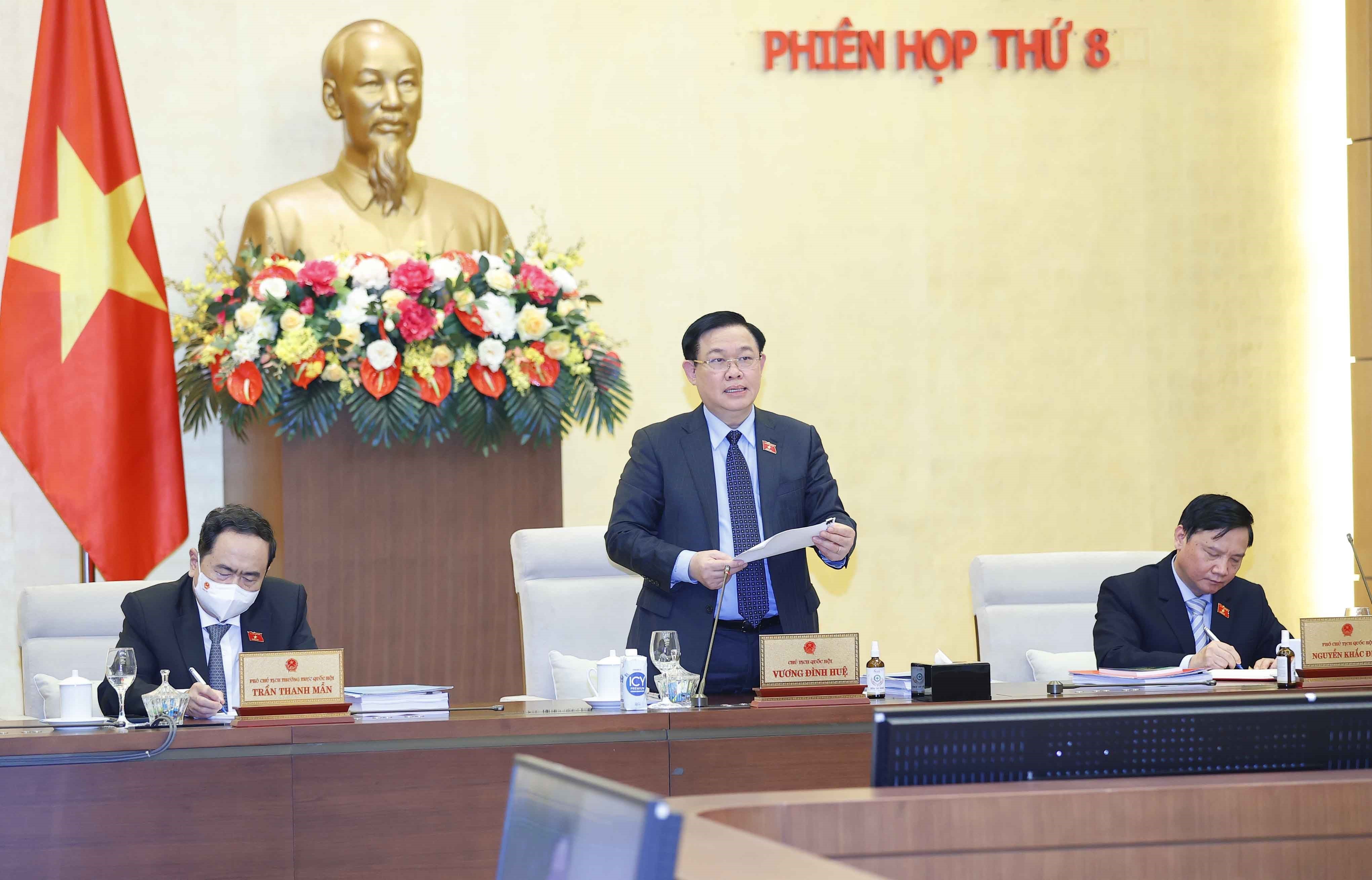 Chủ tịch Quốc hội Vương Đình Huệ phát biểu bế mạc phiên họp. Ảnh: DOÃN TẤN