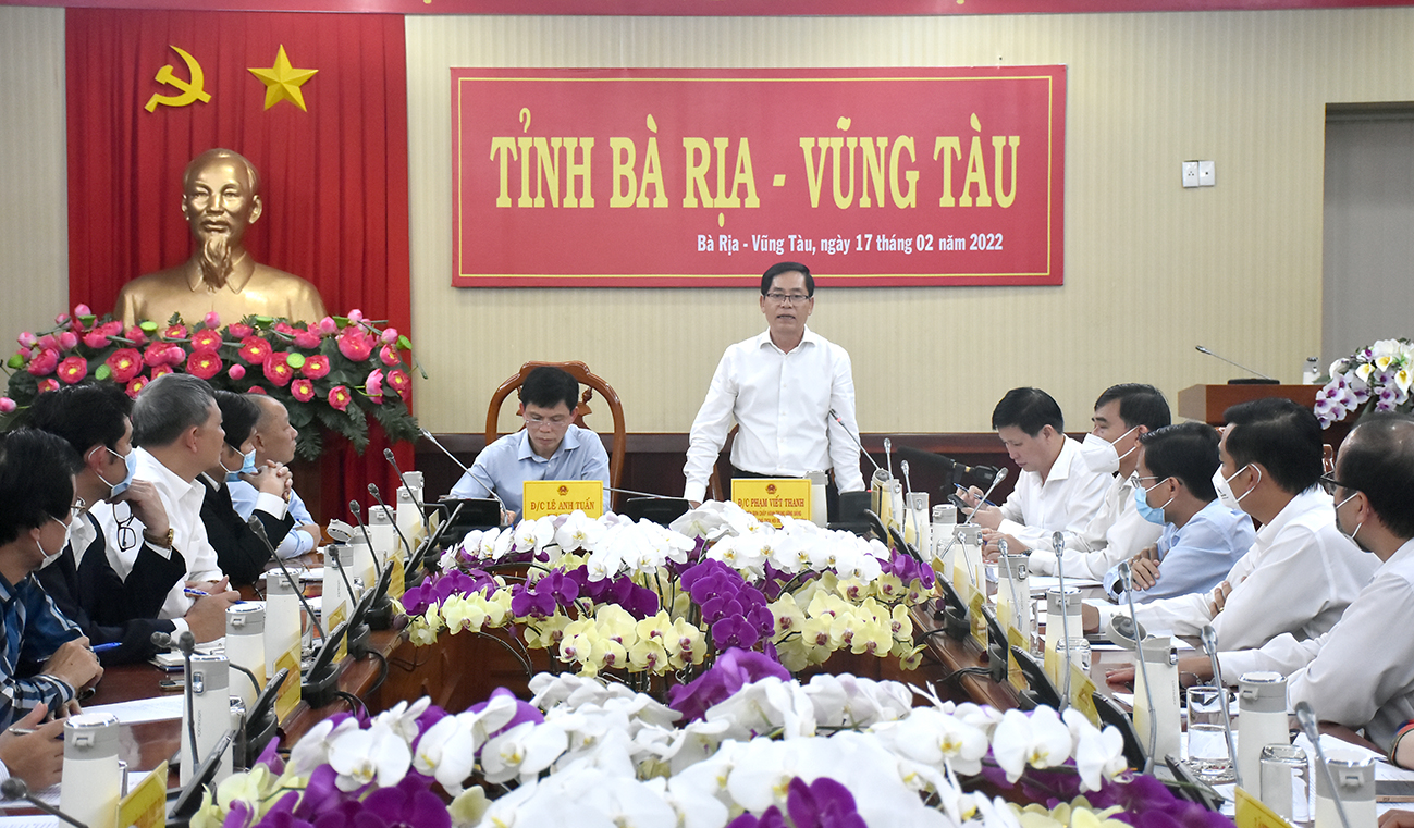 Ông Phạm Viết Thanh, Ủy viên Trung ương Đảng, Bí thư Tỉnh ủy, Chủ tịch HĐND tỉnh phát biểu tại buổi làm việc.