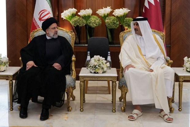 Quốc vương Qatar Sheikh Tamim bin Hamad al-Thani gặp Tổng thống Iran Ebrahim Raisi tại Doha, Qatar.