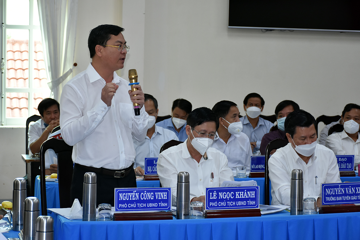 Ông Nguyễn Công Vinh, Phó Chủ tịch UBND tỉnh phát biểu tại buổi làm việc.