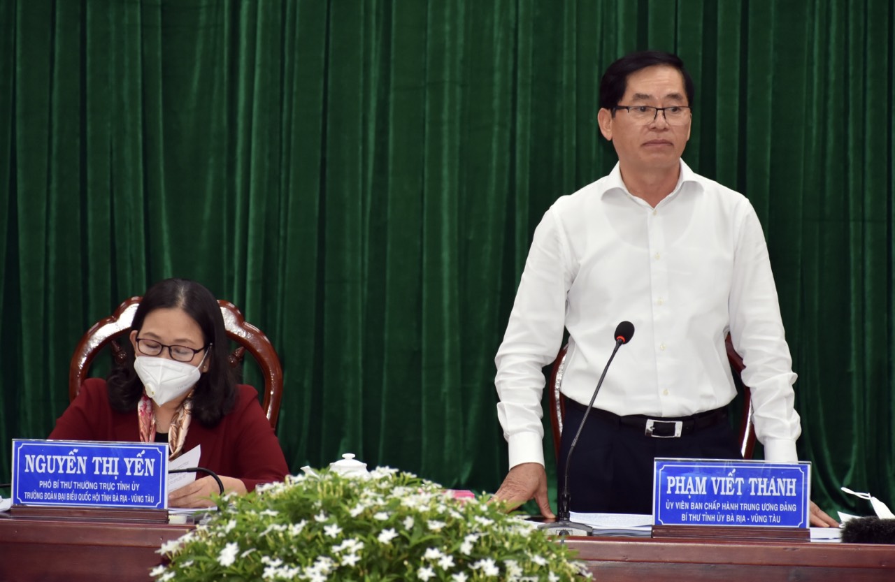 Ông Phạm Viết Thanh, Ủy viên Trung ương Đảng, Bí thư Tỉnh ủy, Chủ tịch HĐND tỉnh phát biểu chỉ đạo tại buổi làm việc.