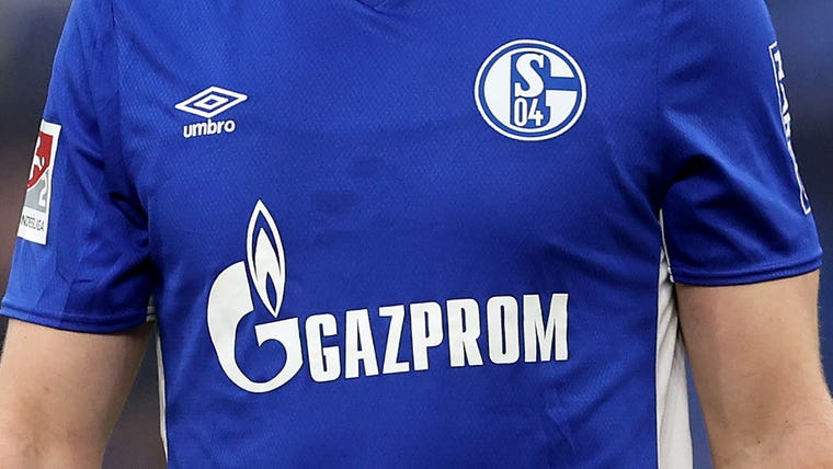 Schalke loại nhà tài trợ Nga khỏi áo đấu.