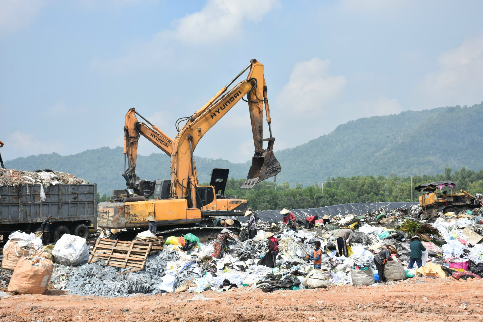 Tỉnh BR-VT đang kêu gọi các DN đầu tư dự án xử lý rác thải bằng công nghệ đốt, thân thiện với môi trường vào Khu xử lý chất thải tập trung Tóc Tiên (TX. Phú Mỹ). Ảnh: NGUYỄN THI