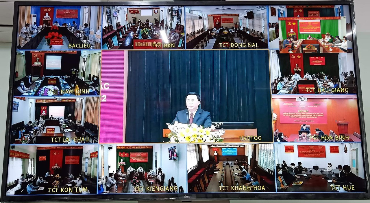 GS.TS. Nguyễn Xuân Thắng phát biểu tại cuộc họp báo.