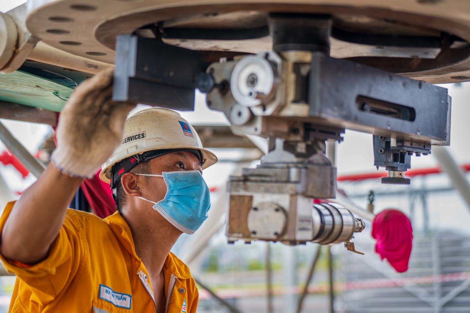  Công nhân PV GAS trong giờ sản xuất.