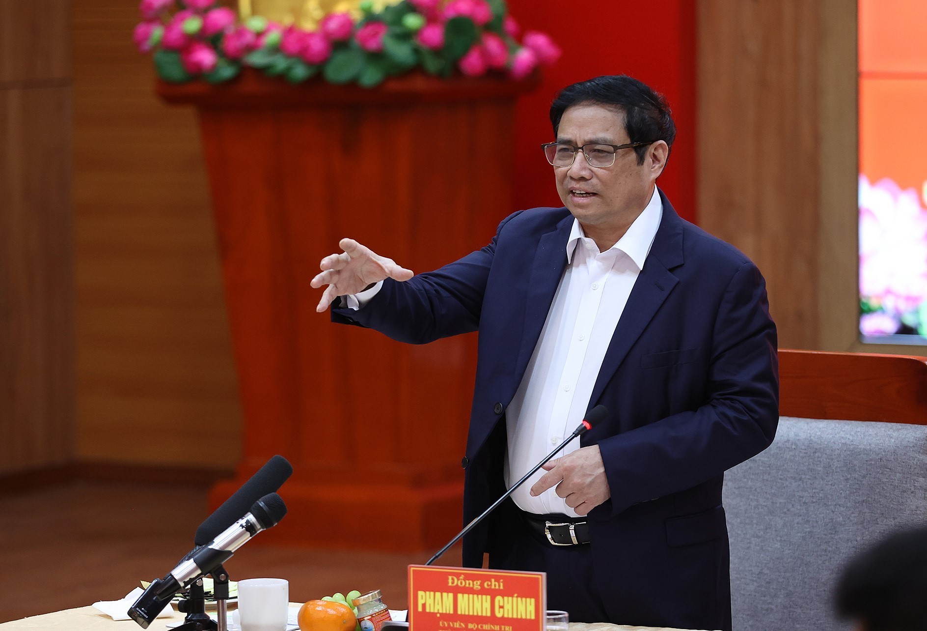 Thủ tướng Phạm Minh Chính kết luận buổi làm việc với lãnh đạo chủ chốt tỉnh Khánh Hòa. Ảnh: DƯƠNG GIANG
