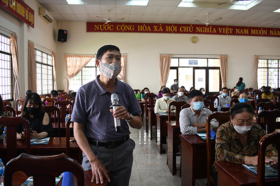 Đoàn nghệ nhân dân tộc Châu Ro, tỉnh BR-VT chào đón Chủ tịch nước Nguyễn Xuân Phúc tại ngày hội.  Ảnh: THÁI BÌNH