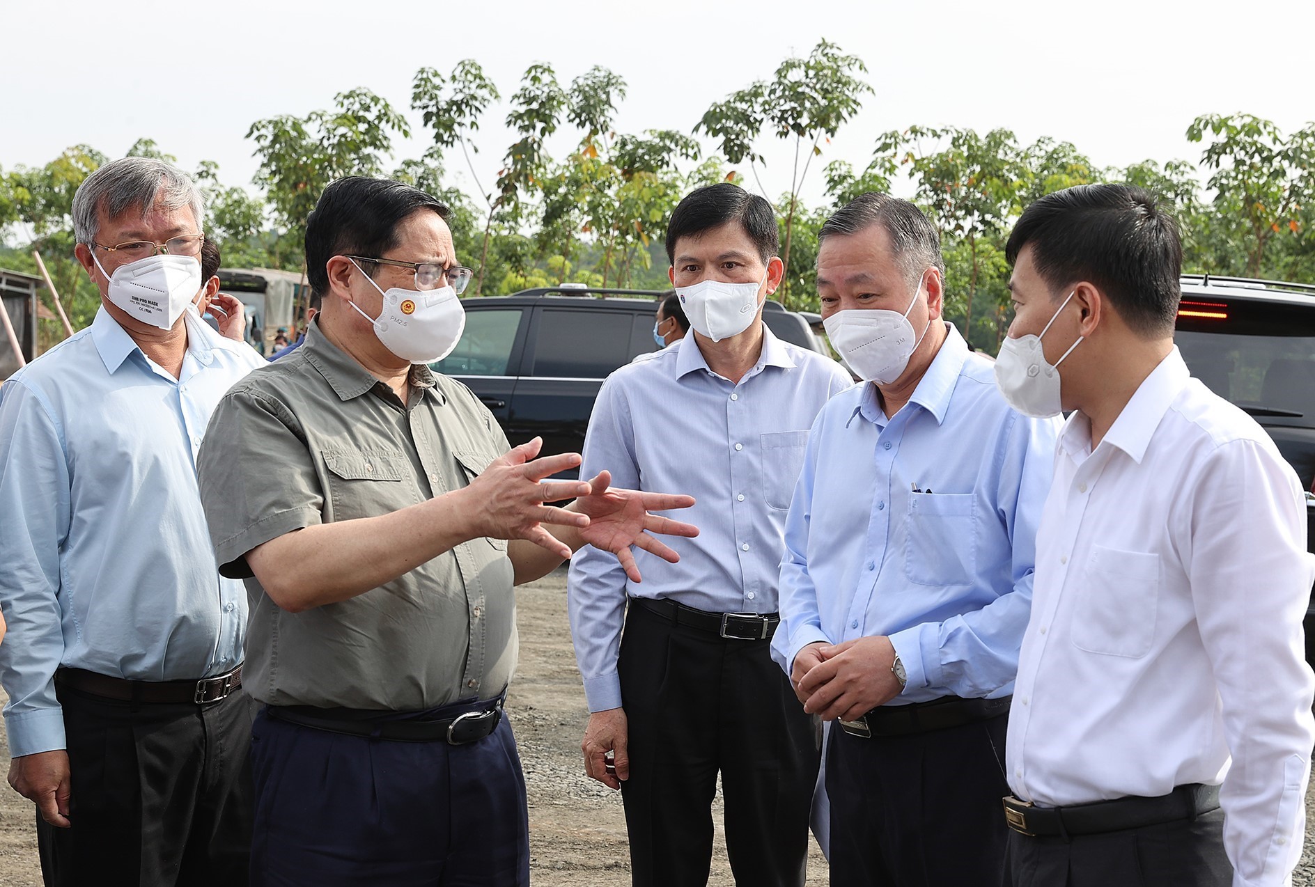 Thủ tướng Phạm Minh Chính khảo sát tuyến giao thông đường bộ tại tỉnh Bình Phước. Ảnh: DƯƠNG GIANG