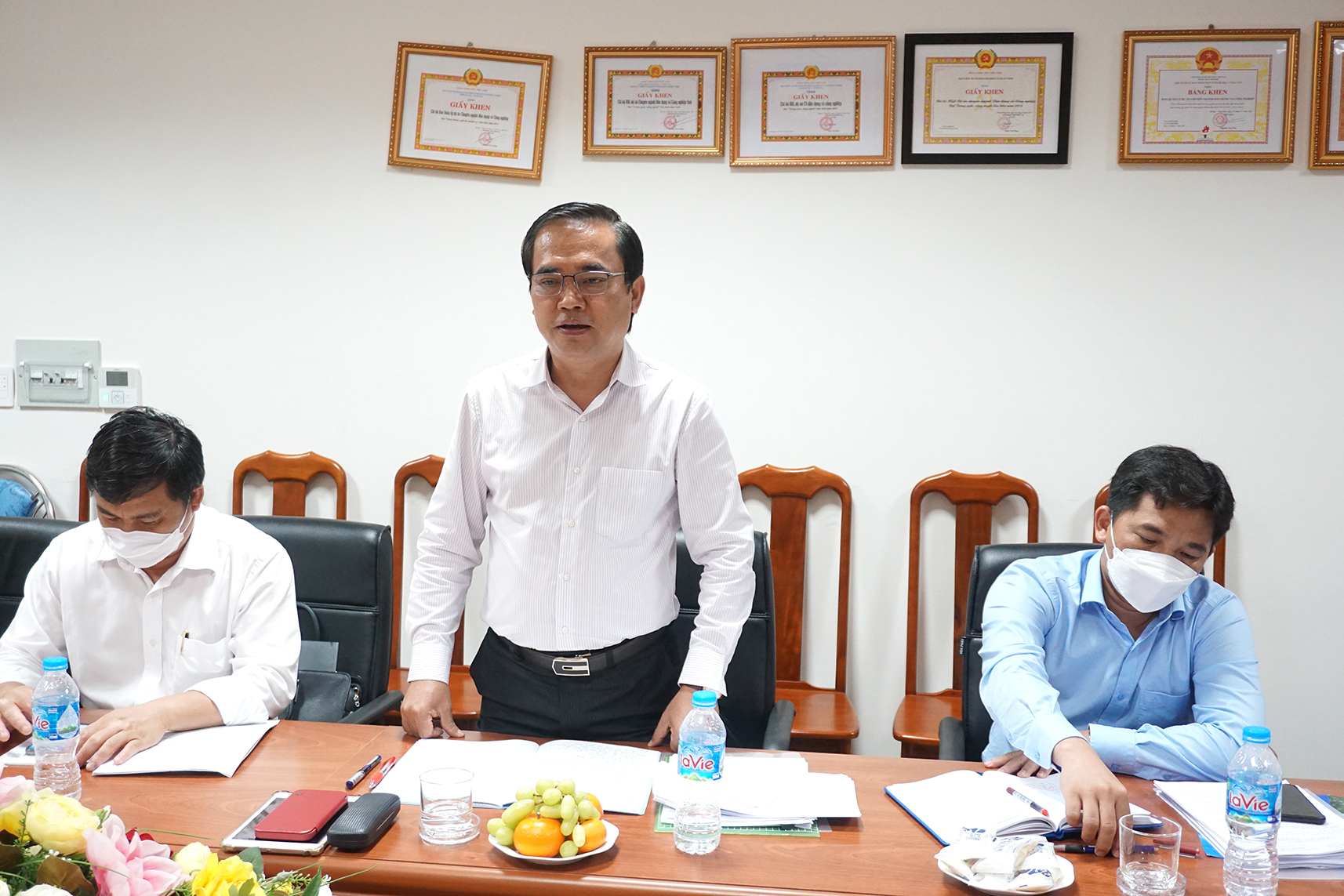 Ông Nguyễn Văn Đặng, Trưởng Ban Kinh tế - Ngân sách HĐND tỉnh phát biểu tại buổi làm việc.