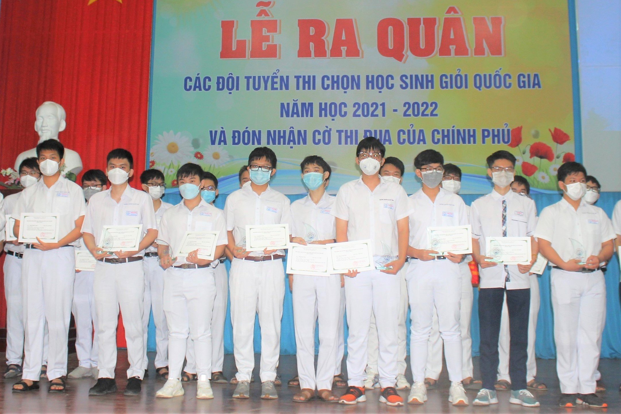 Các em học sinh tham dự kỳ thi chọn học sinh giỏi Quốc gia năm học 2021-2022.