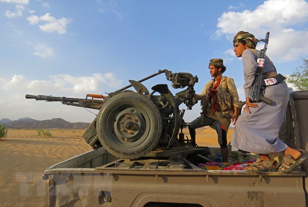 Quân Chính phủ Yemen trong cuộc giao tranh với lực lượng Houthi  tại tỉnh Marib ngày 31/3/2021.