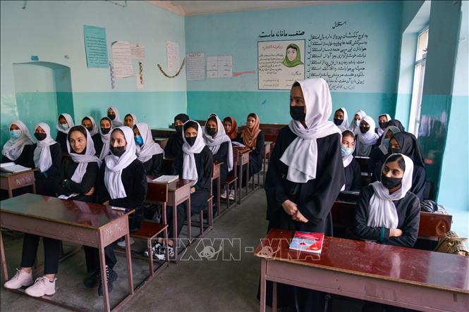 Học sinh gái tại một trường học tại Kabul, Afghanistan, ngày 23/3/2022.