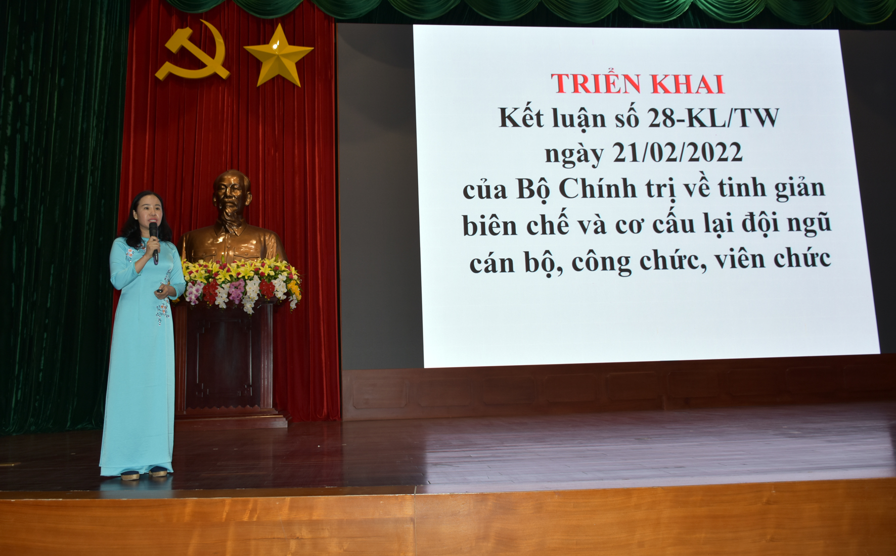 Bà Võ Ngọc Thanh Trúc, Phó Trưởng Ban Thường trực Ban Tổ chức Tỉnh ủy triển khai  Kết luận số 28-KL/TW.