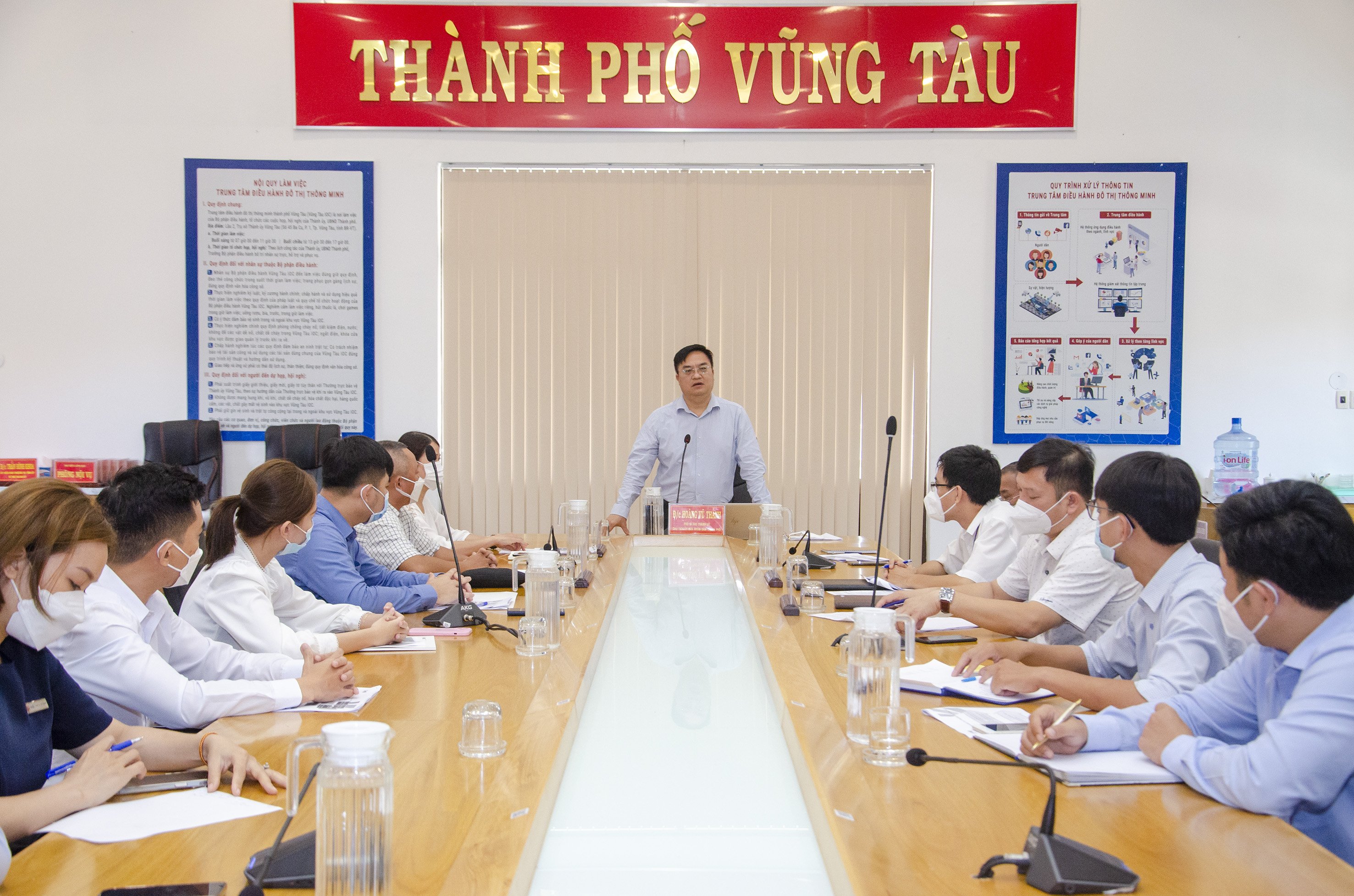 Ông Hoàng Vũ Thảnh, Chủ tịch UBND TP. Vũng Tàu chủ trì buổi làm việc.