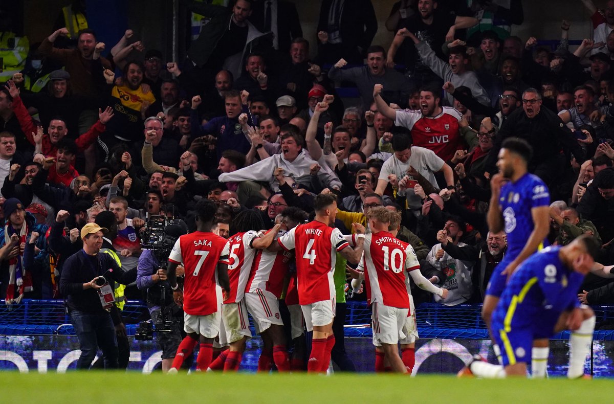 Các cầu thủ Arsenal ăn mừng chiến thắng trước Chelsea.