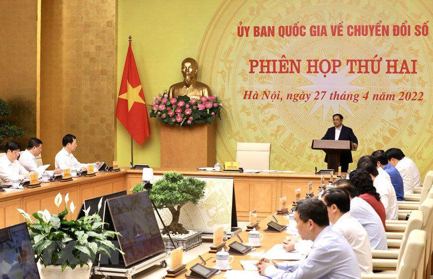 Thủ tướng Phạm Minh Chính, Chủ tịch Ủy ban chủ trì phiên họp thứ hai  của Ủy ban Quốc gia về chuyển đổi số nhằm đánh giá tình hình triển khai  công tác chuyển đổi số quý I.