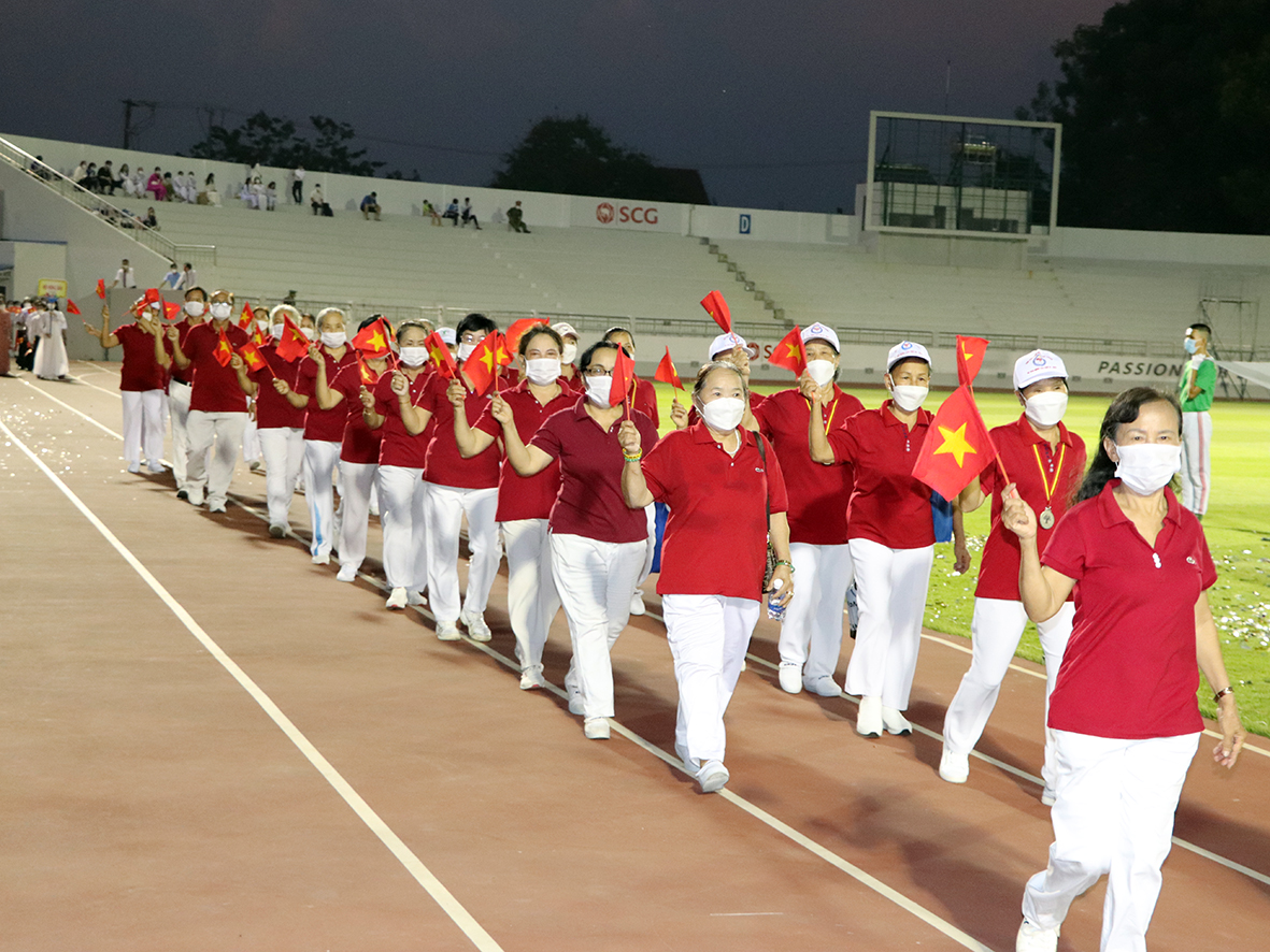 Các cơ quan, đơn vị, địa phương của TP. Bà Rịa tham gia diễu hành tại lễ khai mạc.