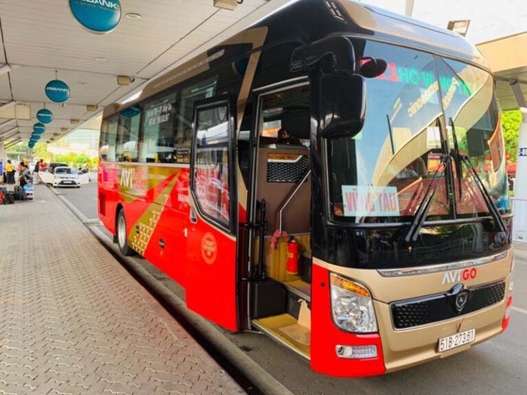 Xe buýt 72-1 tuyến sân bay Tân Sơn Nhất-Vũng Tàu và ngược lại bắt đầu đón khách ở ga quốc nội  từ ngày 18/4.
