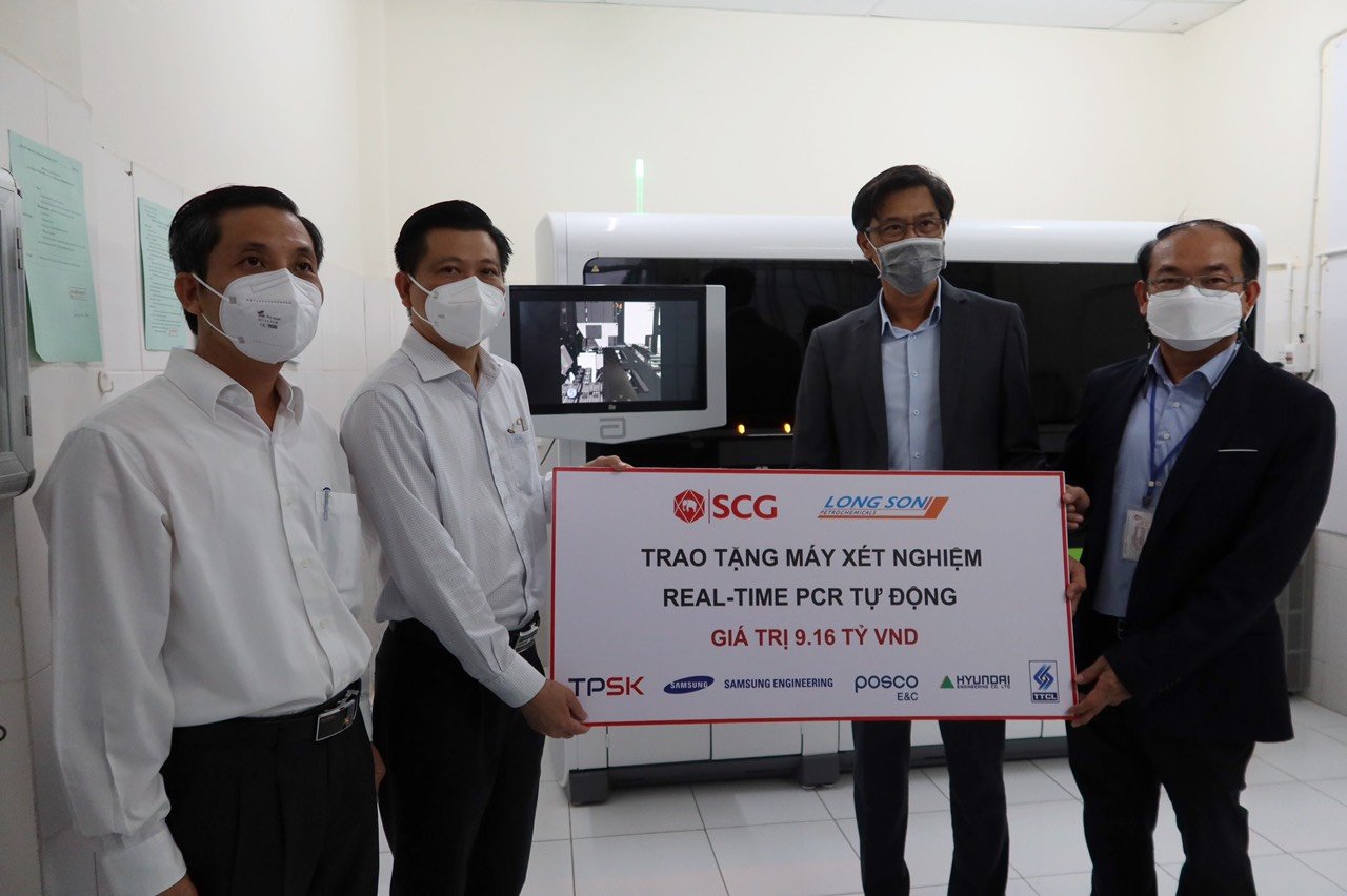 Công ty TNHH Hóa dầu Long Sơn tặng máy xét nghiệm PCR cho TTYT TP.Vũng Tàu.