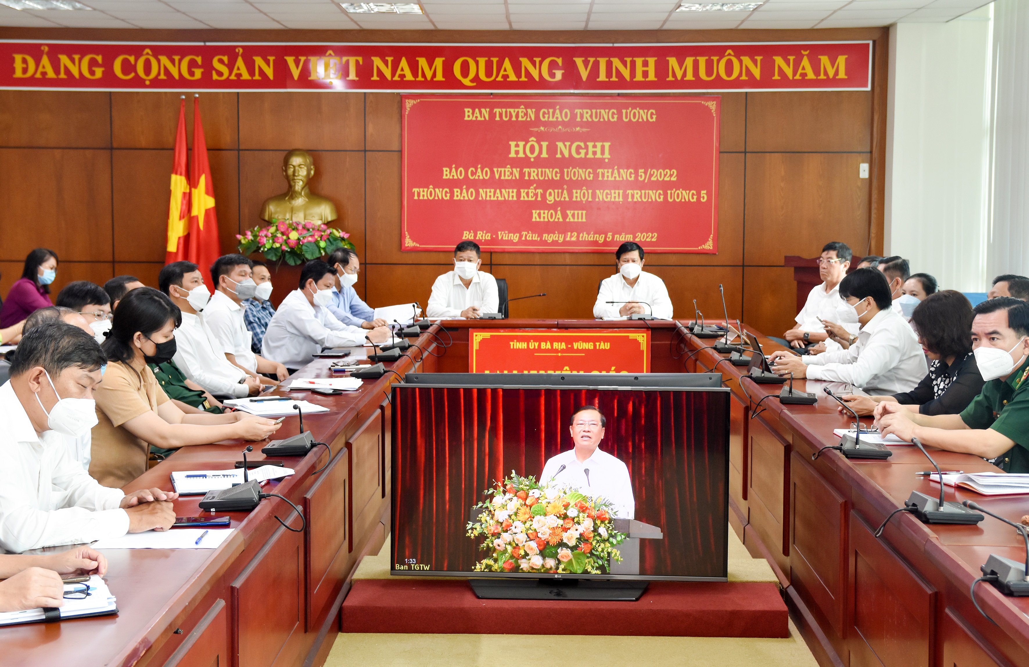Ông Nguyễn Văn Xinh, ông Lê Văn Lâm và các đại biểu tham dự hội nghị tại điểm cầu tỉnh Bà Rịa-Vũng Tàu.