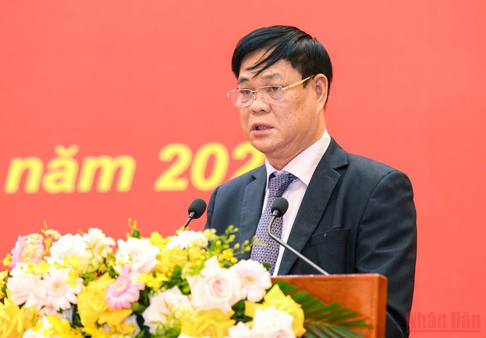 Ông Huỳnh Tấn Việt, Bí thư Đảng ủy Khối các cơ quan Trung ương phát biểu khai mạc hội thảo.
