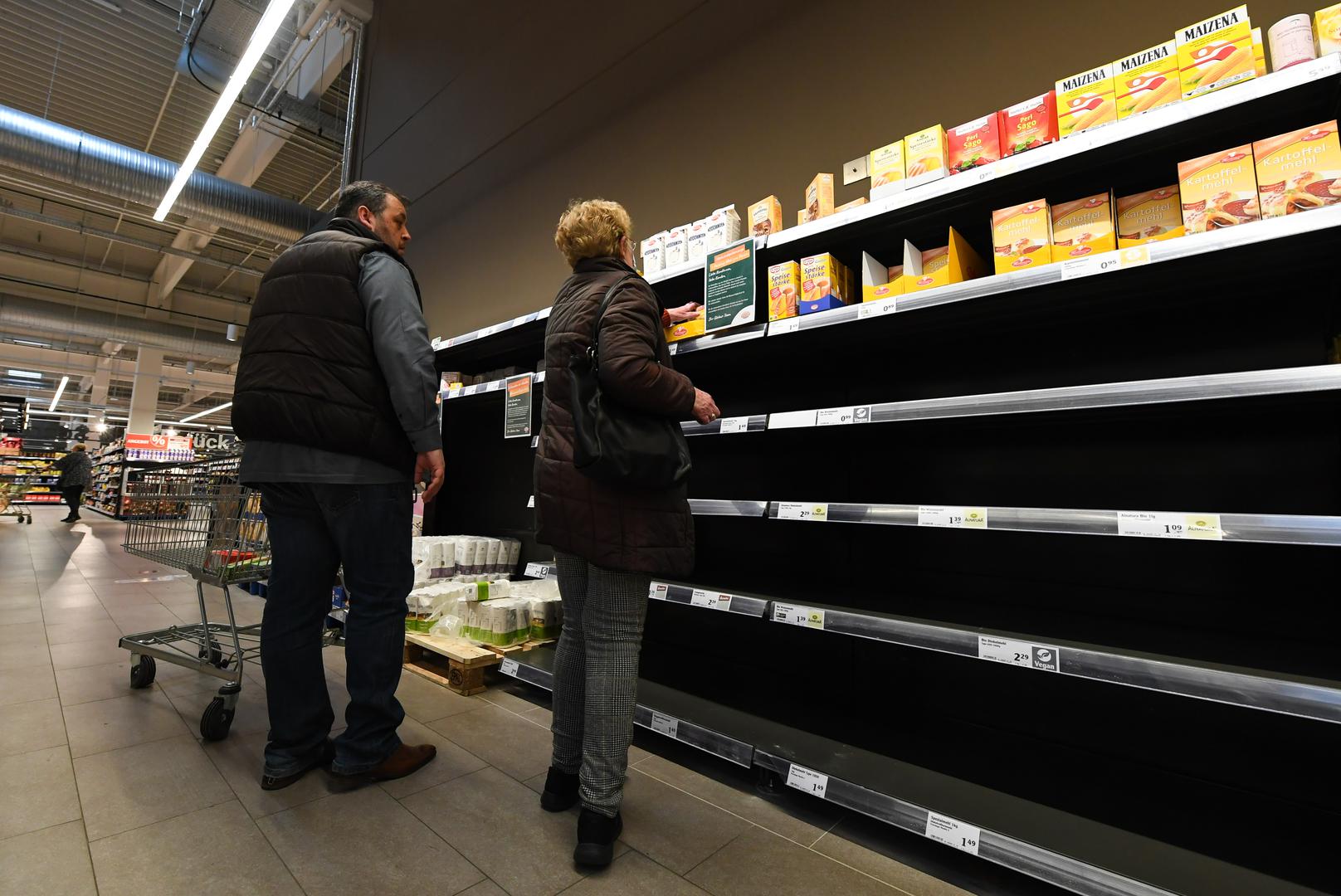 Hàng hóa khan hiếm tại một siêu thị ở Frankfurt, Đức, do cuộc xung đột Nga - Ukraine ảnh hưởng đến chuỗi cung ứng cho châu Âu.