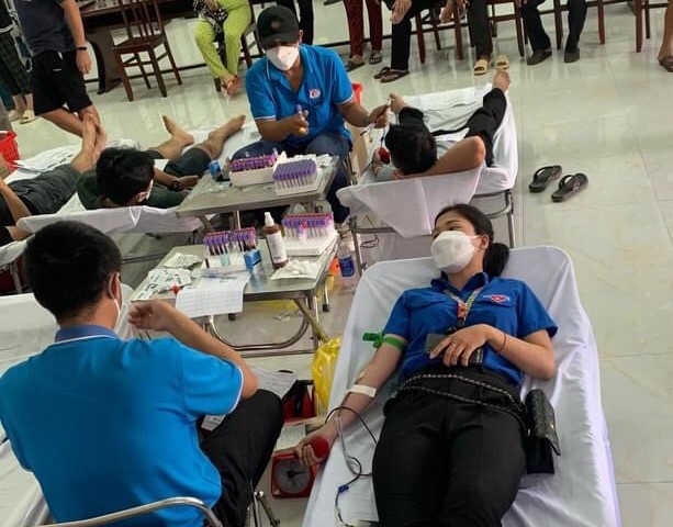 Đoàn viên, thanh niên trên địa bàn huyện Xuyên Mộc tham gia hiến máu tình nguyện.