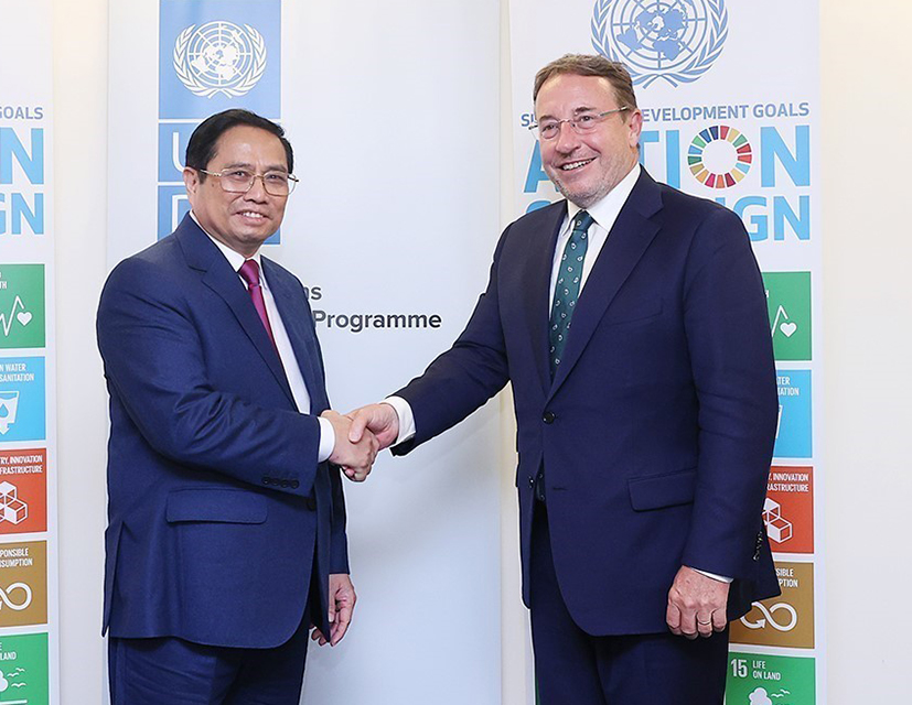 Thủ tướng Phạm Minh Chính gặp Tổng giám đốc Chương trình Phát triển Liên hợp quốc (UNDP) Achim Steiner. Ảnh: DƯƠNG GIANG