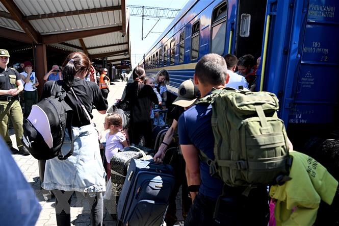 Người tị nạn từ TP. Odessa, Ukraine, sơ tán tới Przemysl, Ba Lan, ngày 12/5.