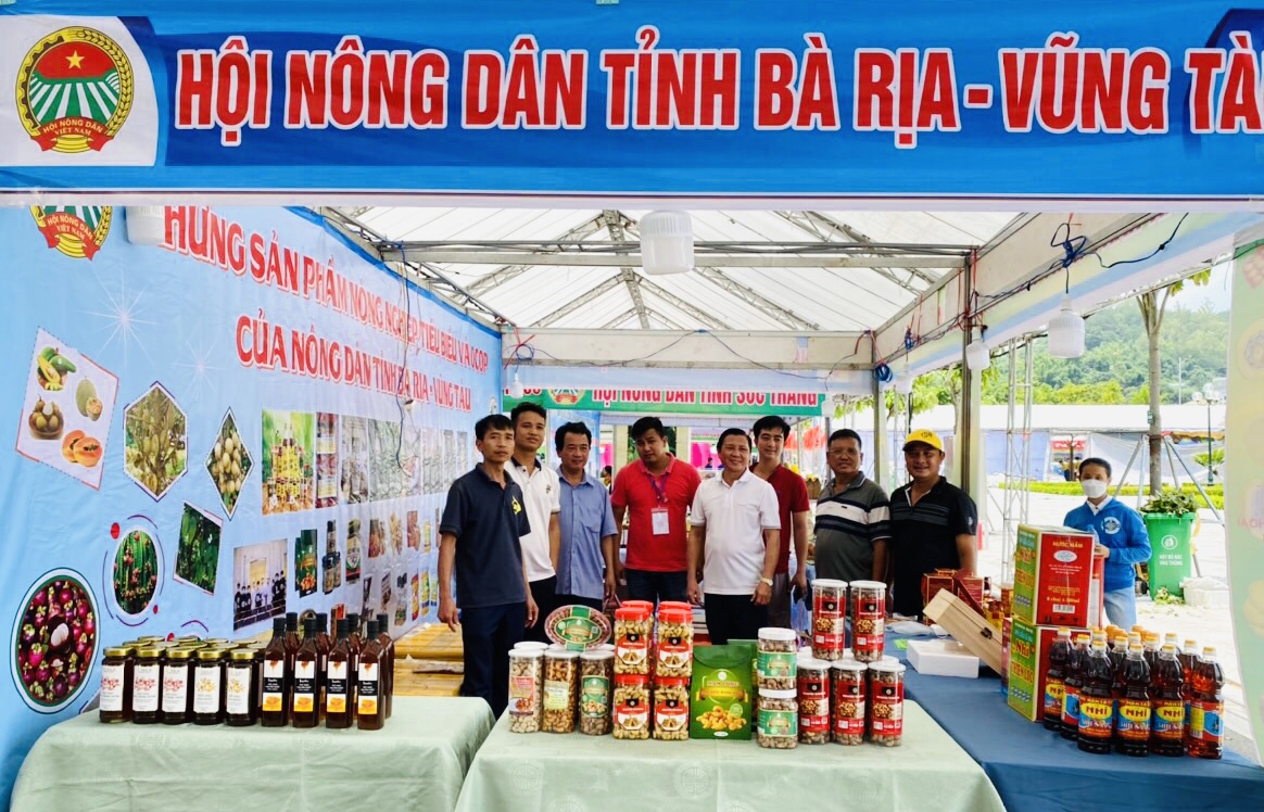 Gian hàng các sản phẩm nông nghiệp tiêu biểu của BR-VT tham dự “Festival trái cây và sản phẩm OCOP Việt Nam năm 2022” tại tỉnh Sơn La.