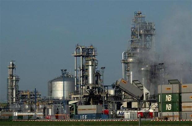 Toàn cảnh nhà máy lọc dầu OMV lớn nhất của Áo ở Schwechat.
