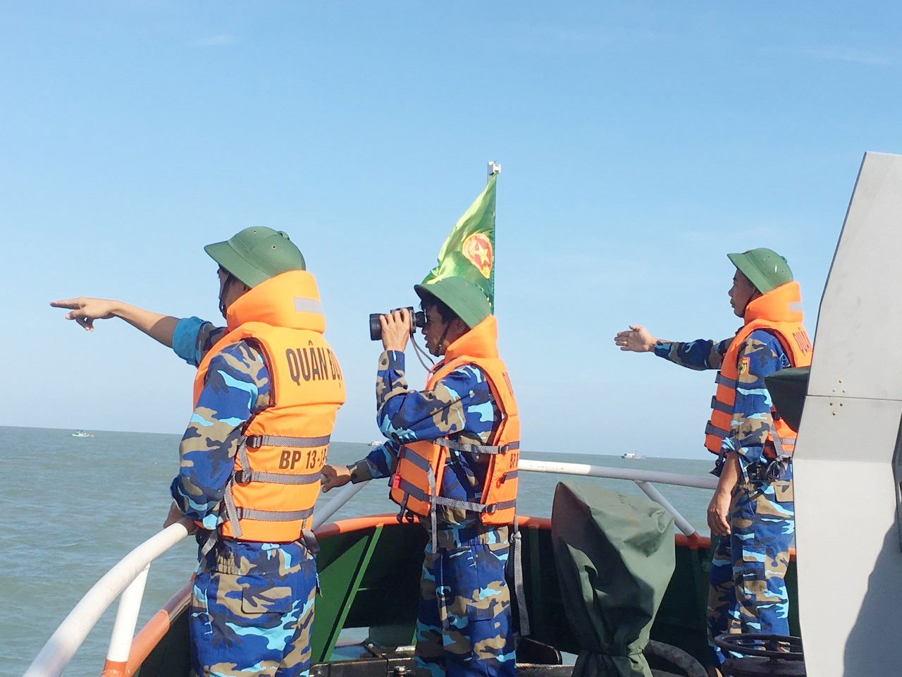 Hải đội Biên phòng 2, BĐBP tỉnh tham gia công tác tìm kiếm cứu nạn trên biển.